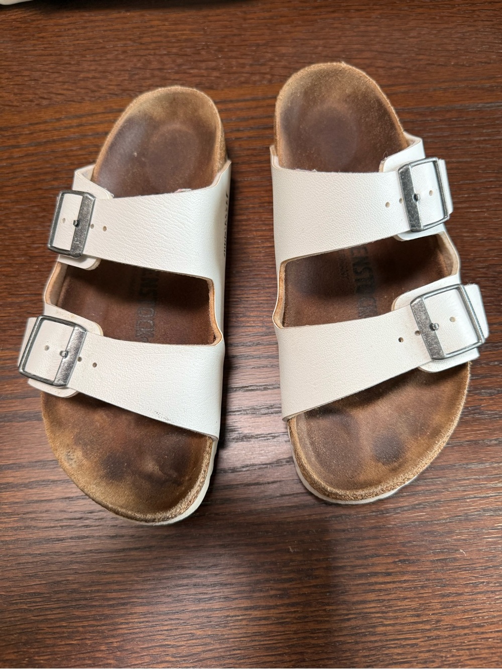 Birkenstock women’s White Arizona Two-Strap Sandals size 6